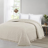 Aurora – Colcha Acolchoada com Acabamento em Folho