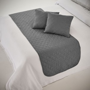 Cobre Pés de Cama com Almofadas